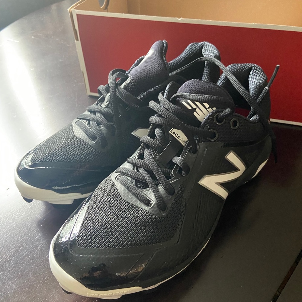 Men’s cleat shoes new balance